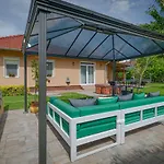 Sunny Garden Pihenohaz * Siófok