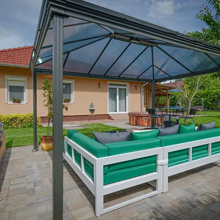 Sunny Garden Pihenohaz * Siófok